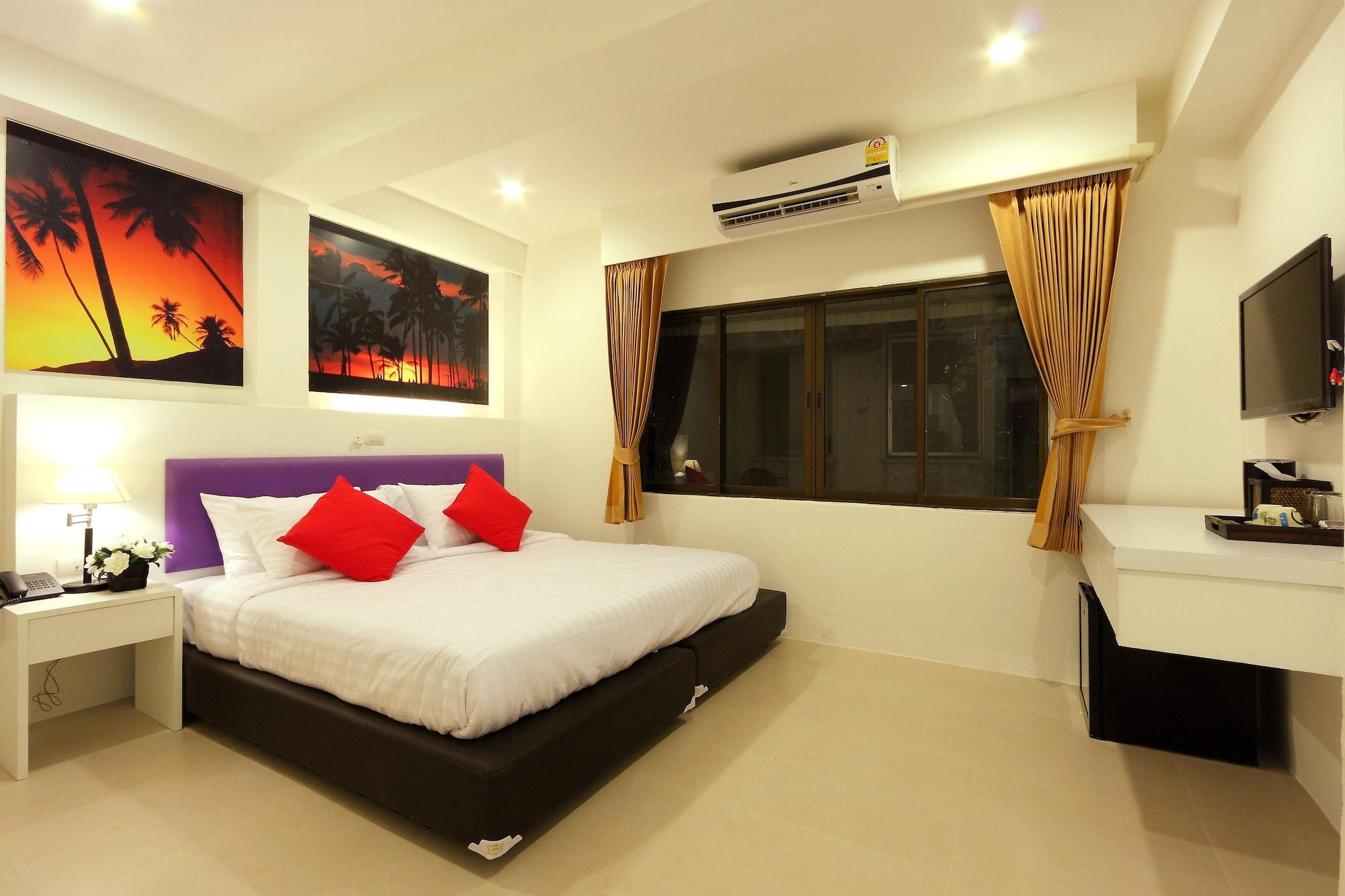 Armoni Patong Beach Hotel Bagian luar foto