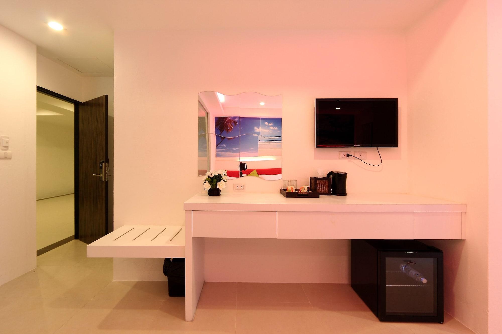 Armoni Patong Beach Hotel Bagian luar foto