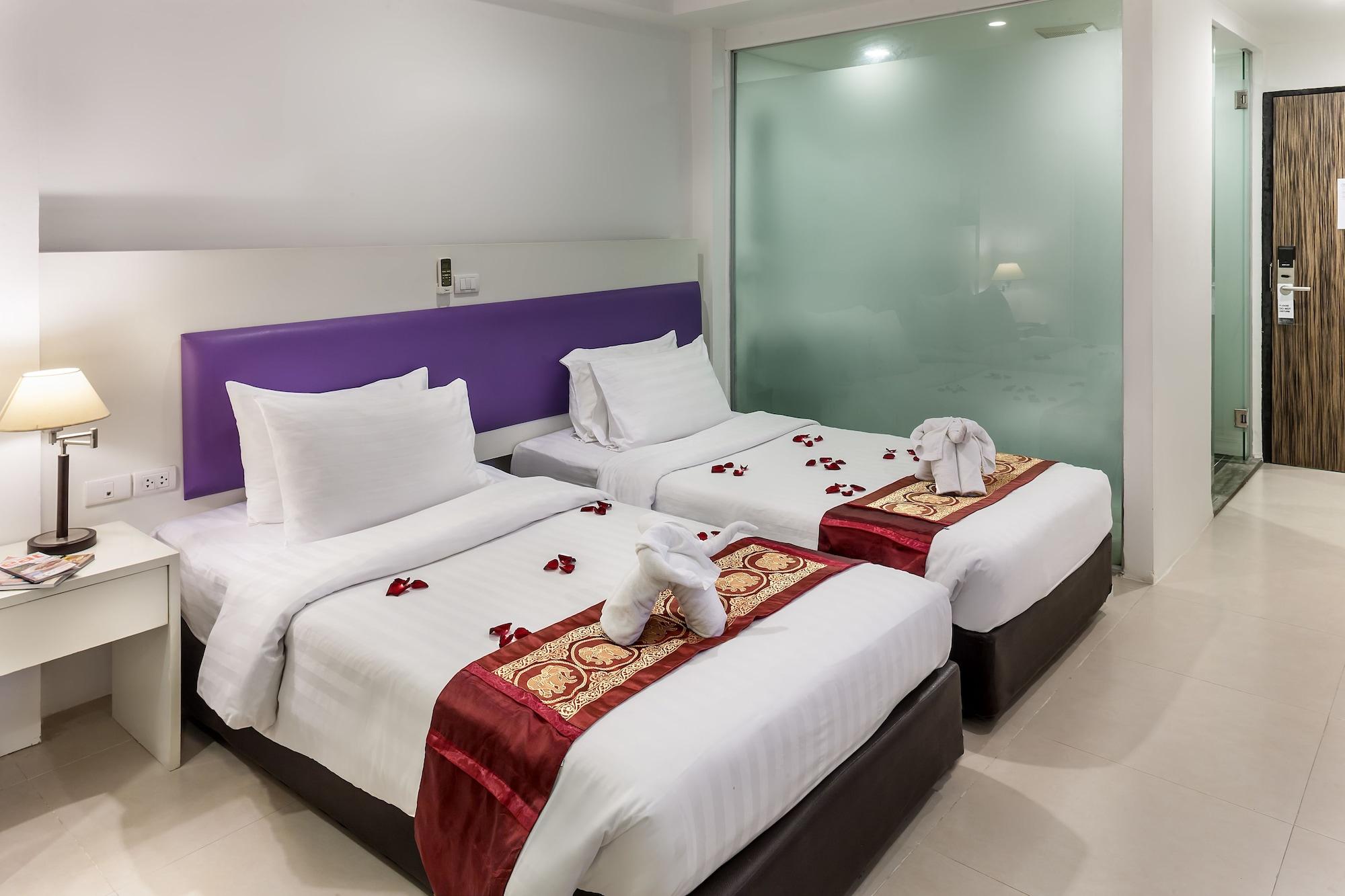 Armoni Patong Beach Hotel Bagian luar foto