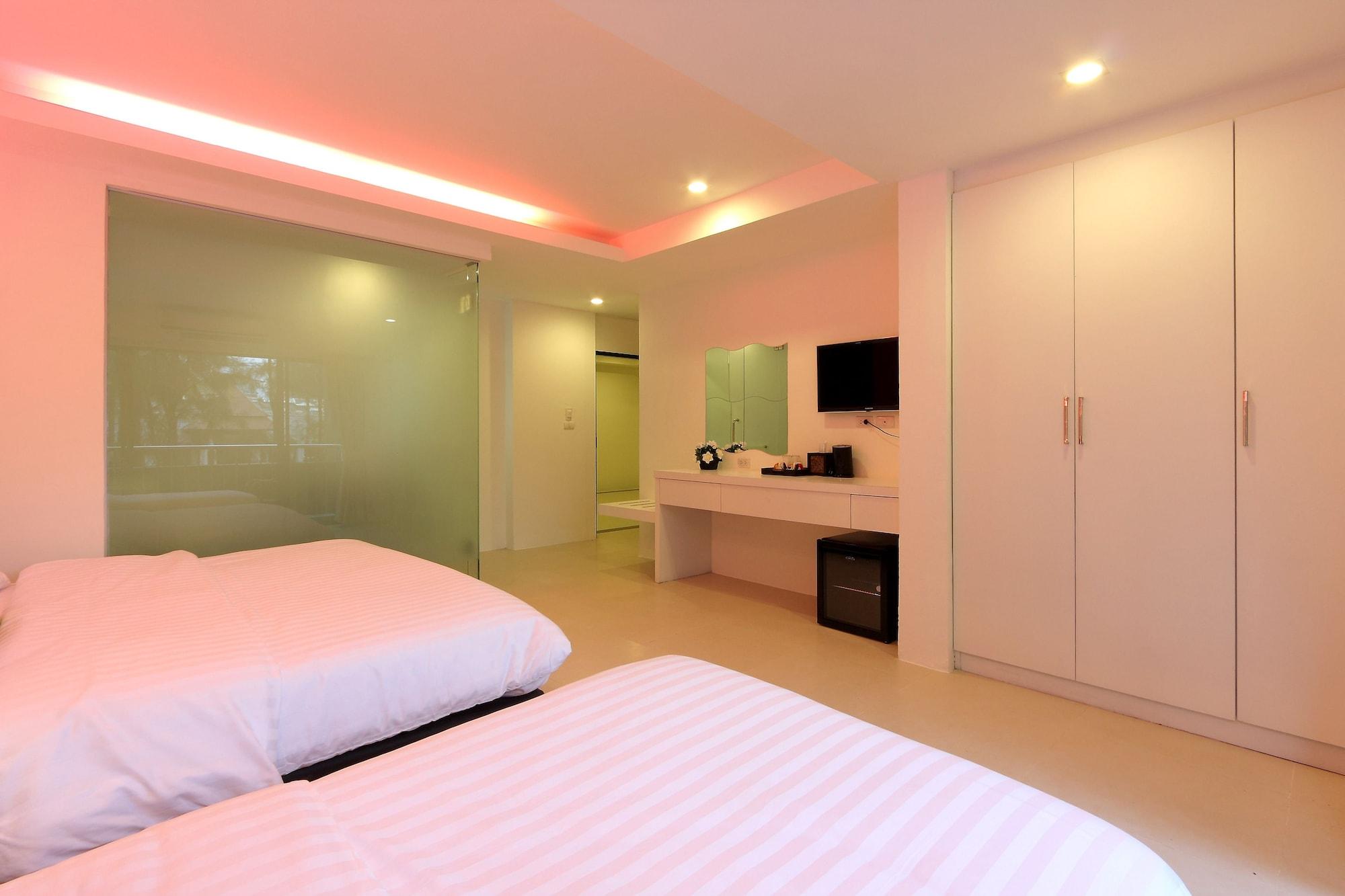 Armoni Patong Beach Hotel Bagian luar foto