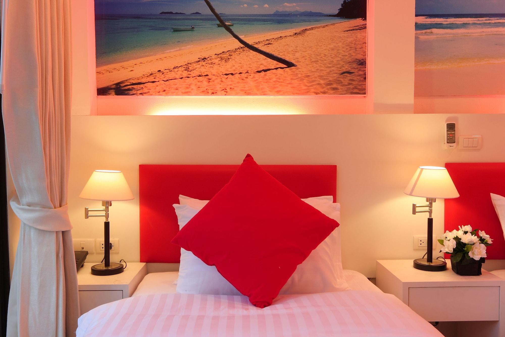 Armoni Patong Beach Hotel Bagian luar foto