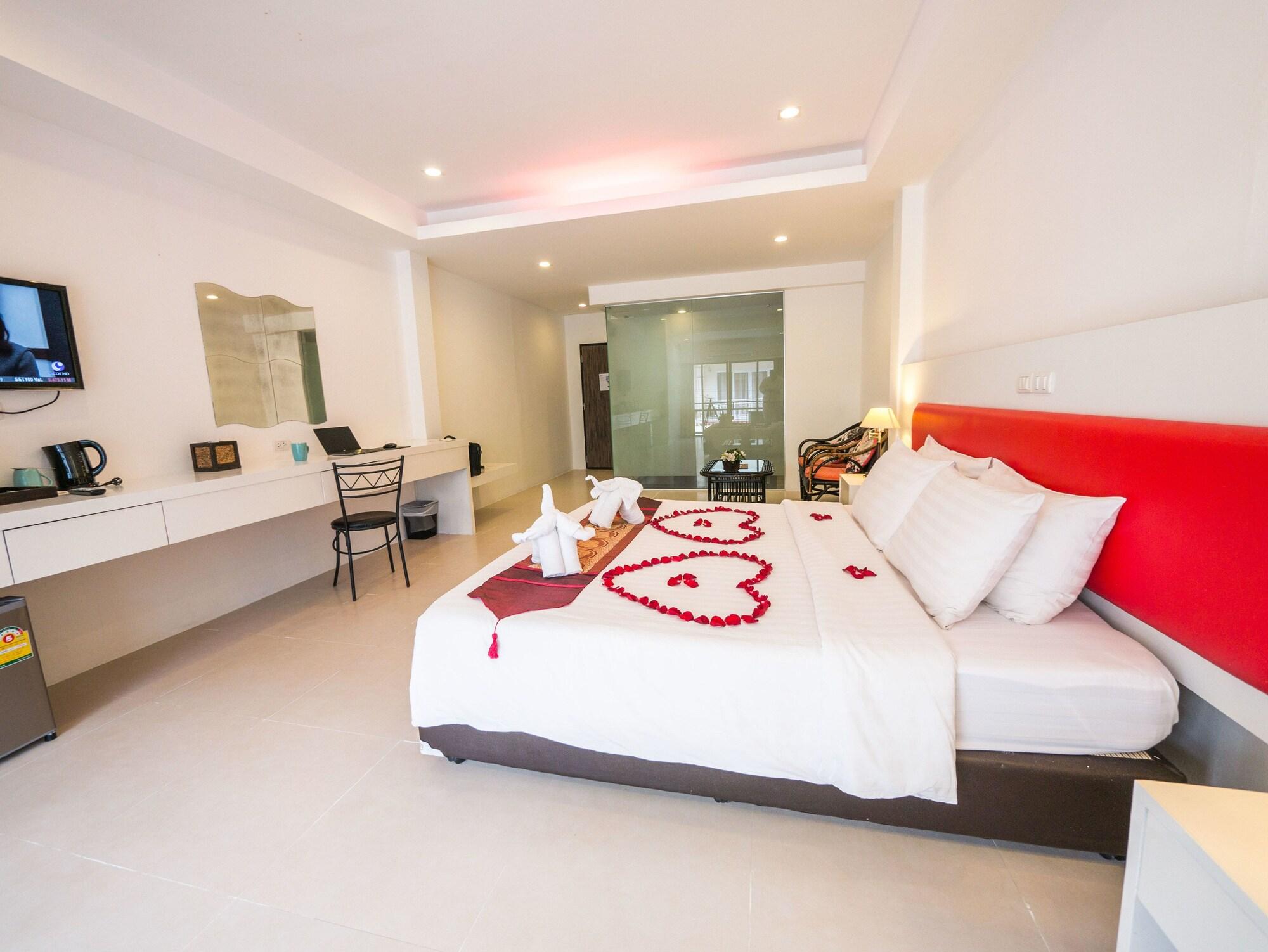 Armoni Patong Beach Hotel Bagian luar foto