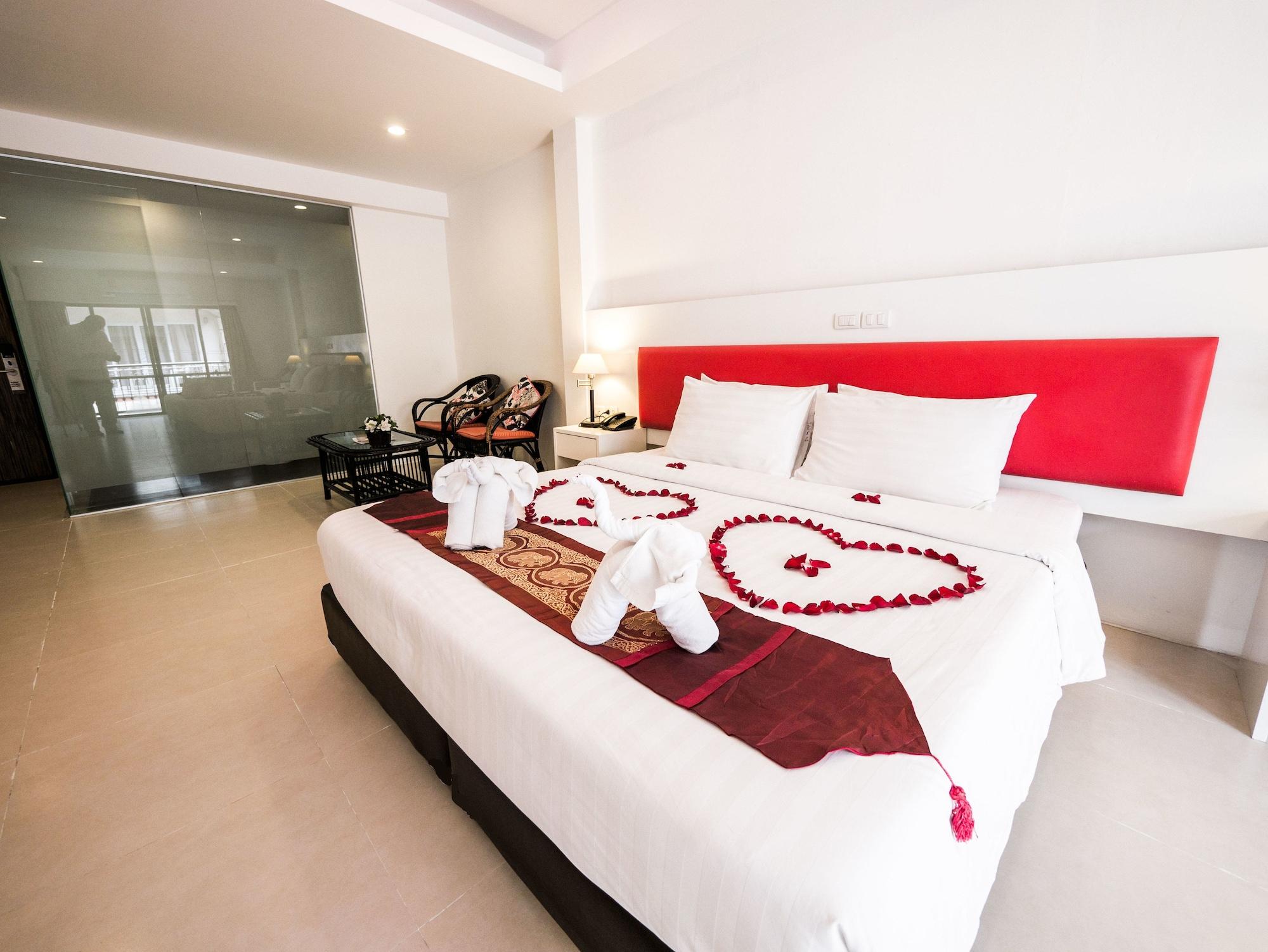 Armoni Patong Beach Hotel Bagian luar foto