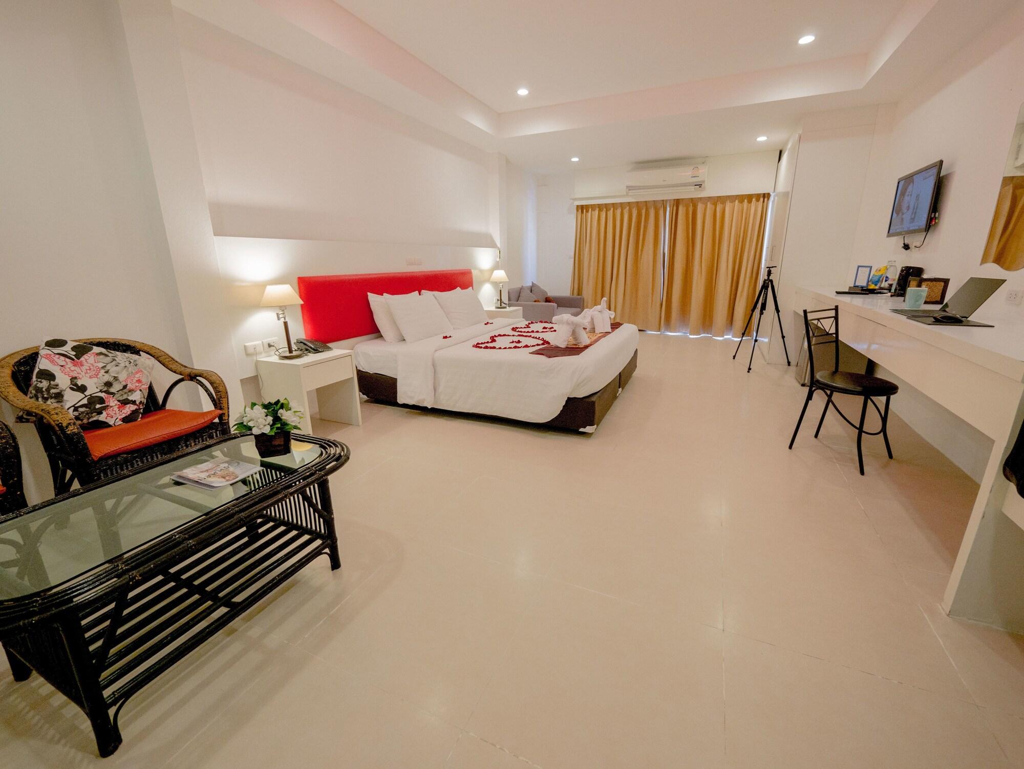 Armoni Patong Beach Hotel Bagian luar foto