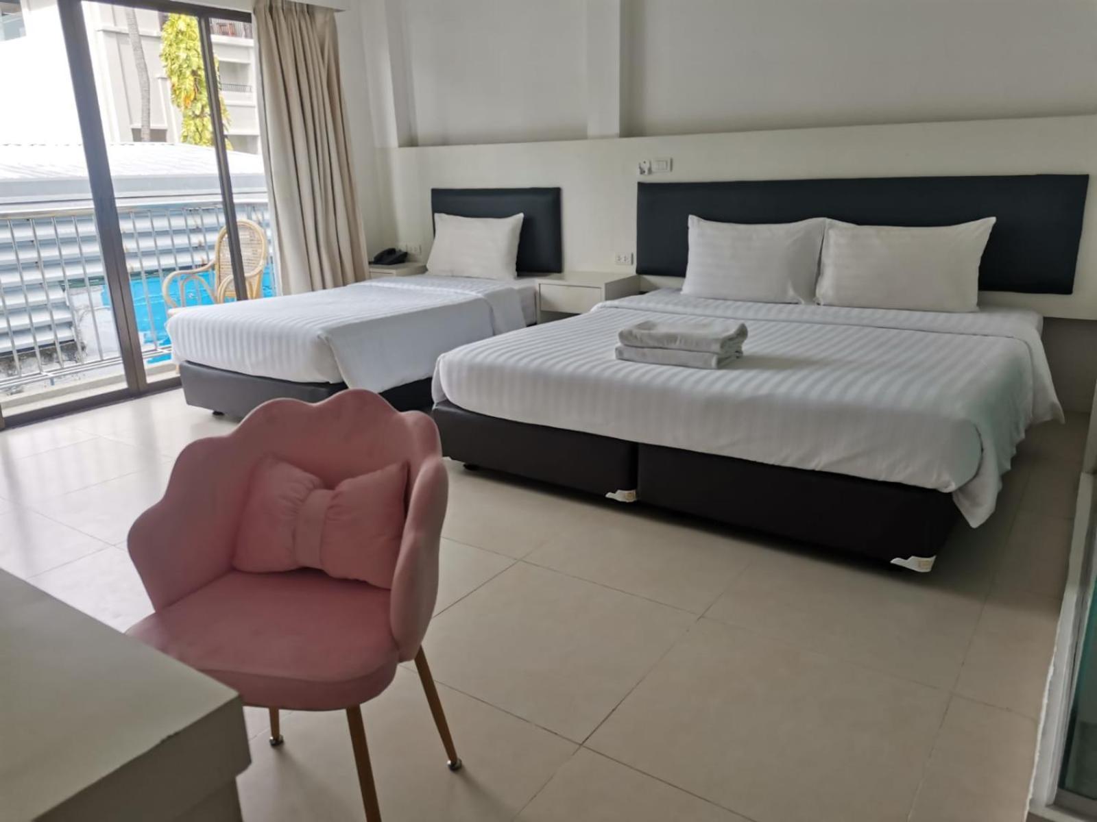 Armoni Patong Beach Hotel Bagian luar foto