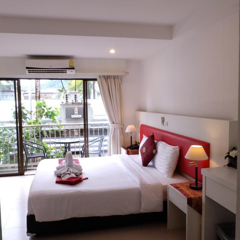 Armoni Patong Beach Hotel Bagian luar foto