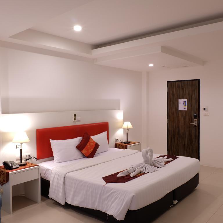 Armoni Patong Beach Hotel Bagian luar foto