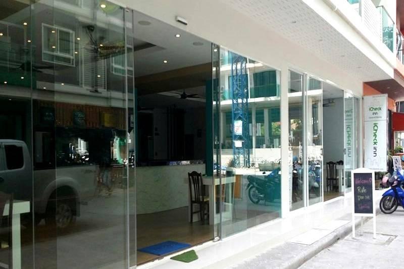 Armoni Patong Beach Hotel Bagian luar foto