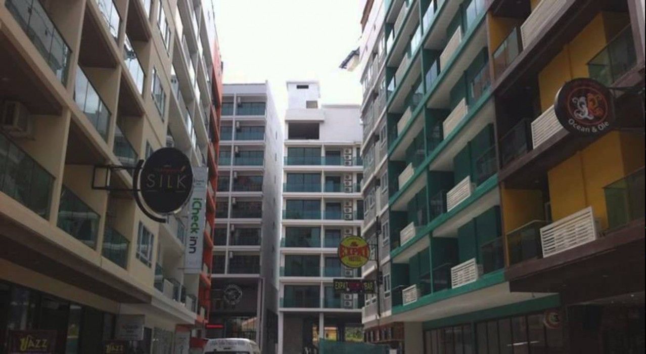 Armoni Patong Beach Hotel Bagian luar foto