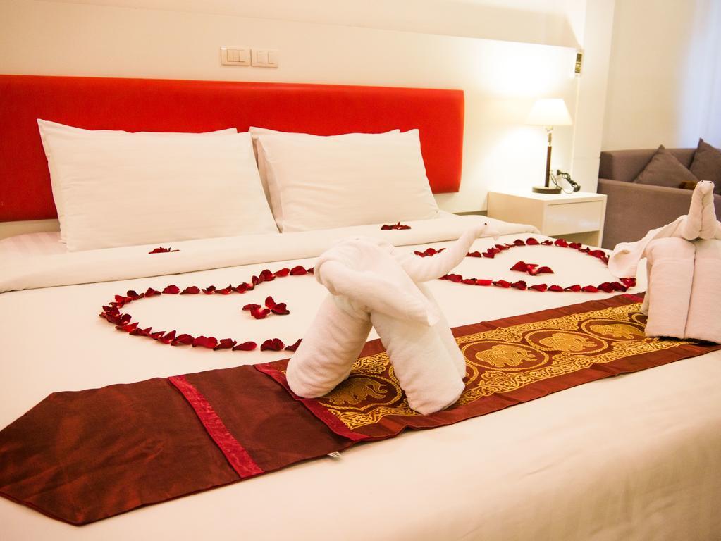 Armoni Patong Beach Hotel Bagian luar foto