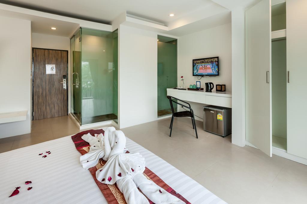 Armoni Patong Beach Hotel Bagian luar foto