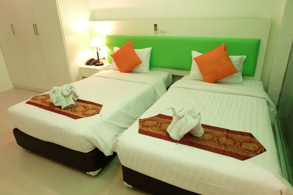 Armoni Patong Beach Hotel Bagian luar foto