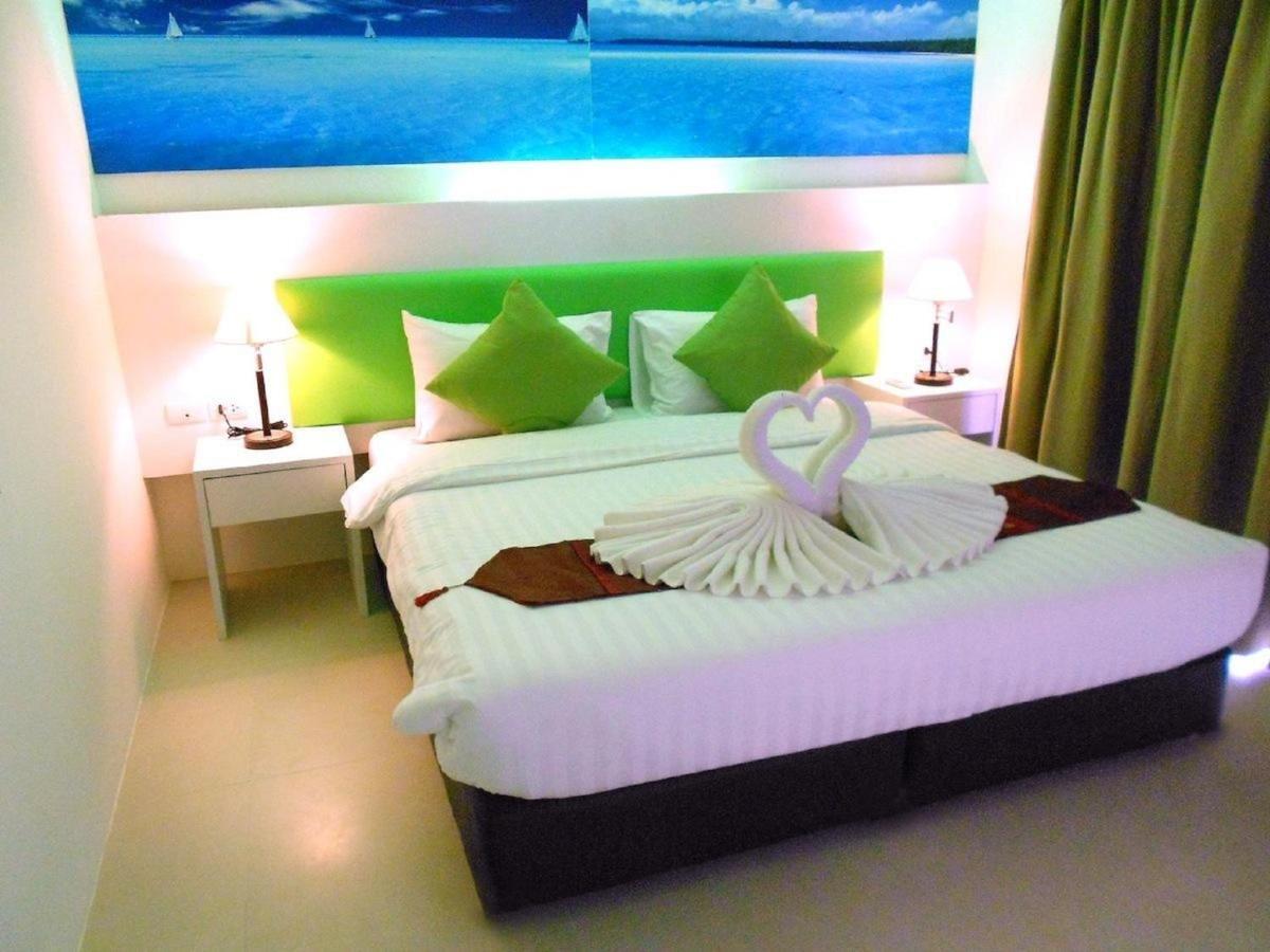 Armoni Patong Beach Hotel Bagian luar foto